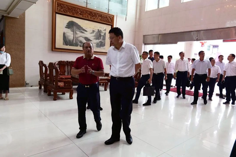 ¡El alcalde de Foshan City, Bai Tao, visitó Yuteng Medical y lo habló muy bien!