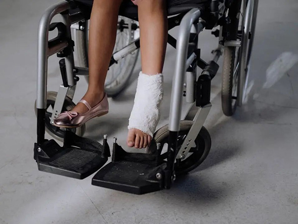 ¿La gente común también necesita sillas de ruedas personalizadas? ¿Cuál es la diferencia entre una silla de ruedas normal y una personalizada?